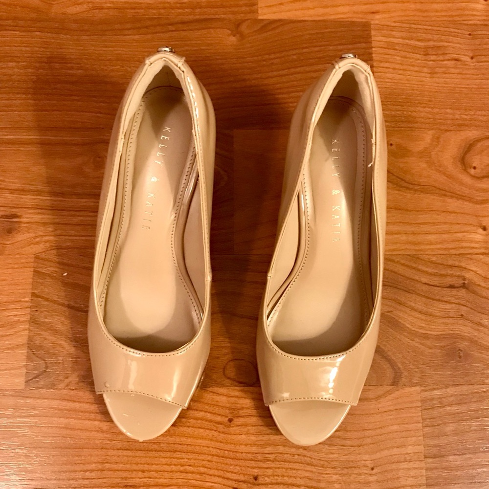 Kelly & Katie Nude Peep-toe Wedges Size 6